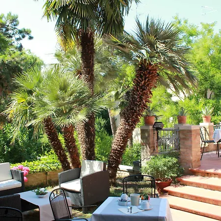 Bed and breakfast Ai Giardini Di San Vitale 4*