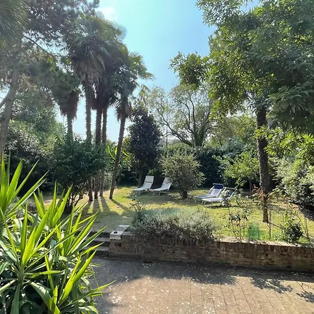 Ai Giardini Di San Vitale B&B 3*