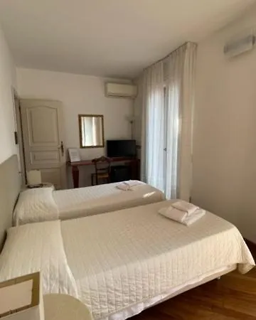 Ai Giardini Di San Vitale Couette-café