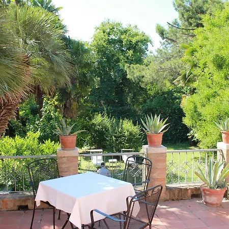 Ai Giardini Di San Vitale Bed & Breakfast