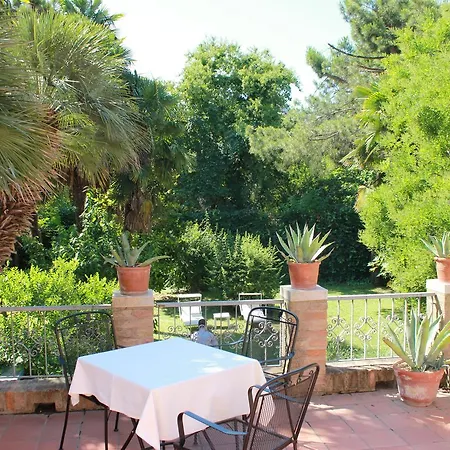 Ai Giardini Di San Vitale B&B